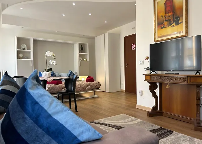 Valverde Apartment And Rooms