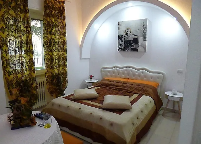 Monaco Rooms
