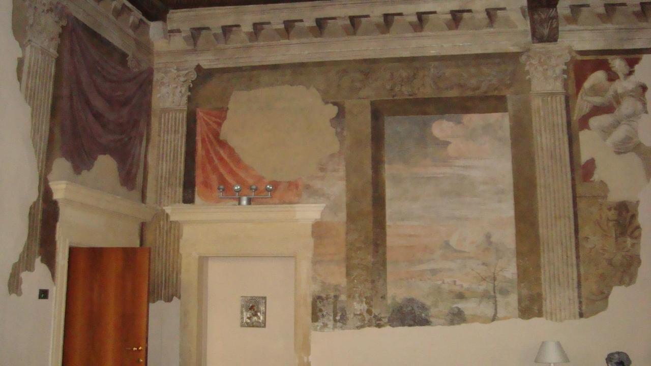 Apartment Palazzo Rinascimentale Con Affreschi