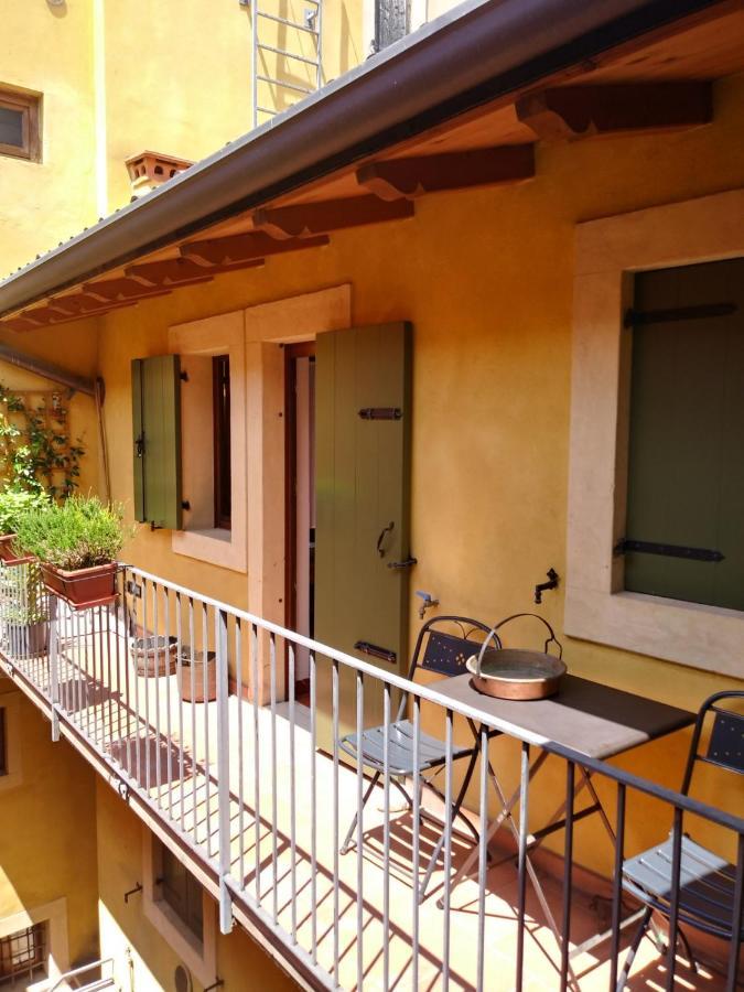 Gecko's Balcony *
