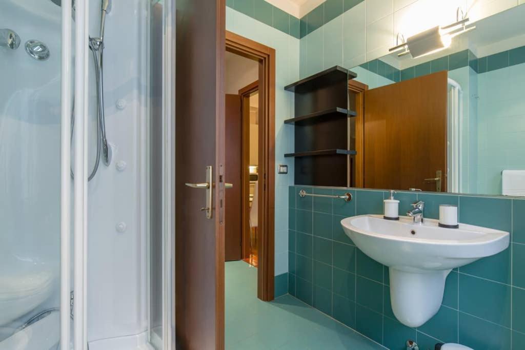Comfortable Behind Arena Di Apartment *