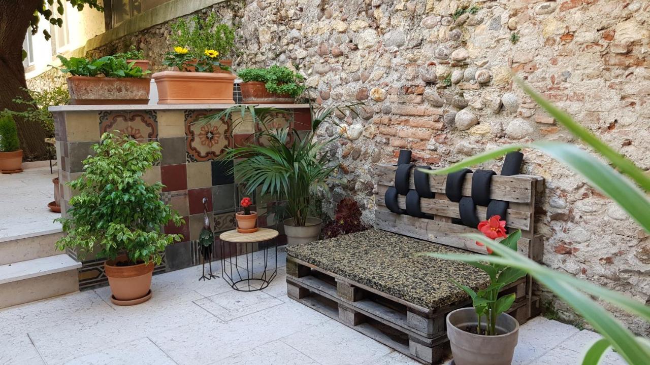 Santa Marta Rooms&studios Gasthuis 2*