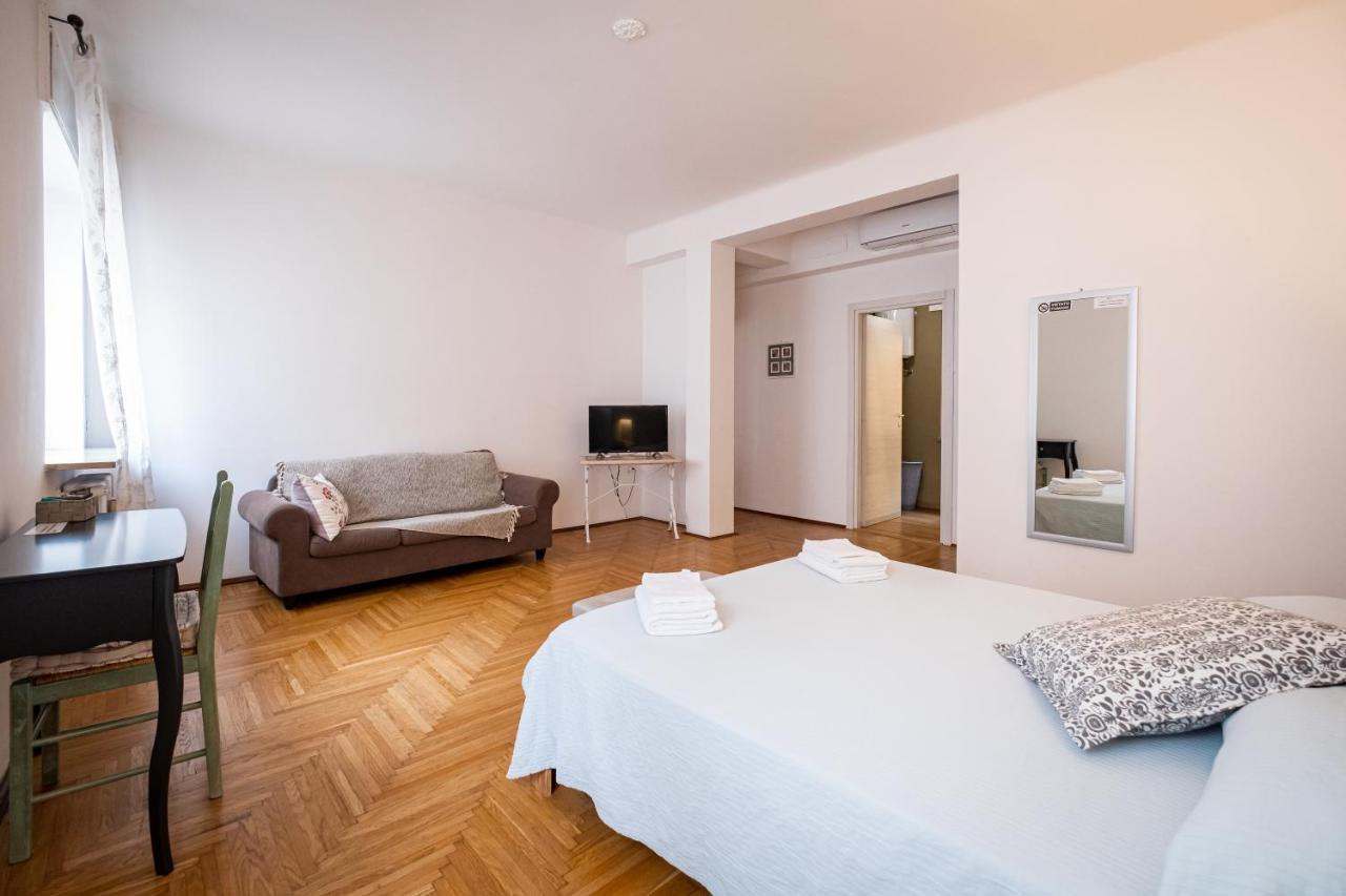 Il Salotto Del Conte Bed & Breakfast 2*