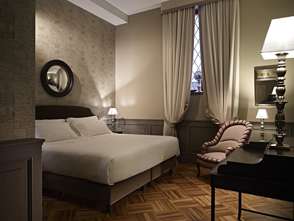 The Gentleman Of Guest house Verona