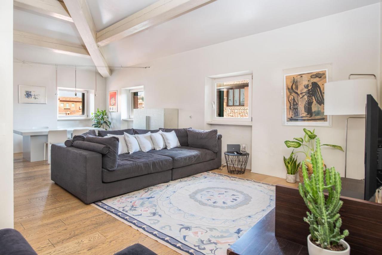 Stunning Floor Flat In The Heart Of - With Car Park