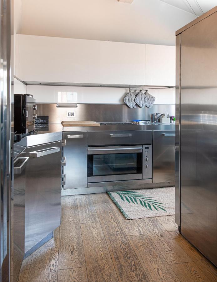 Stunning Floor Flat In The Heart Of - With Car Park Apartment Verona