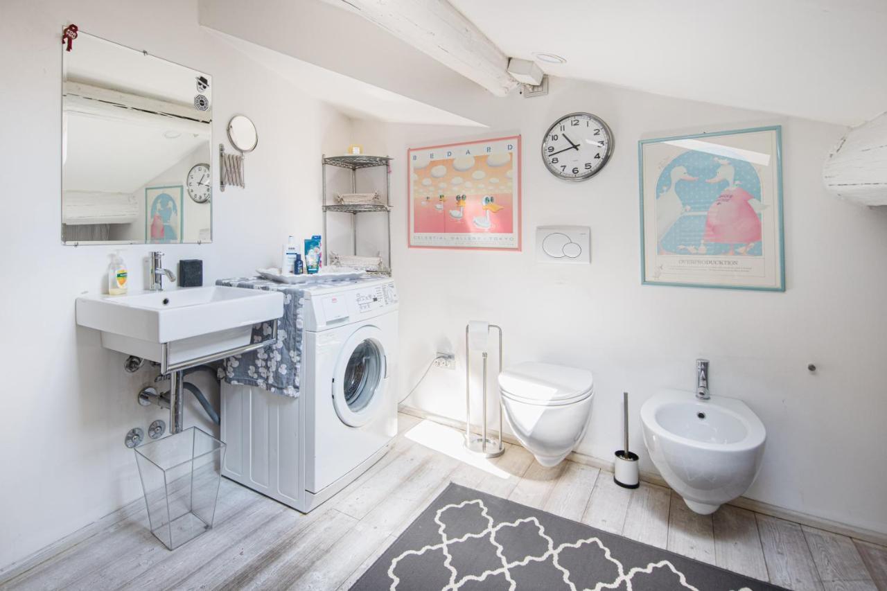 Stunning Floor Flat In The Heart Of - With Car Park Apartment Verona