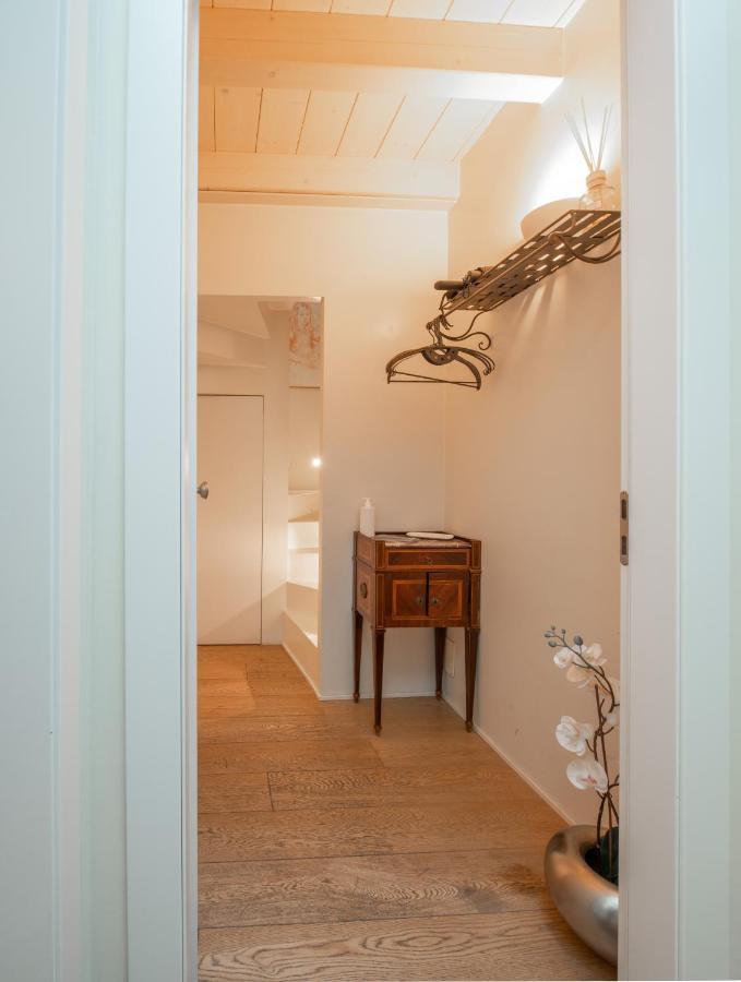 Stunning Floor Flat In The Heart Of - With Car Park Apartment *