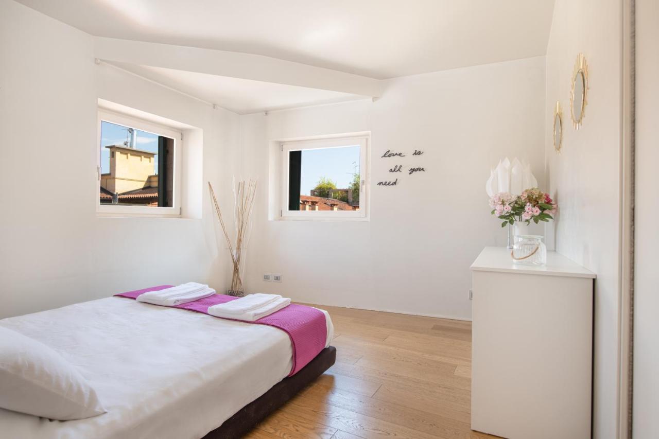 Stunning Floor Flat In The Heart Of - With Car Park *