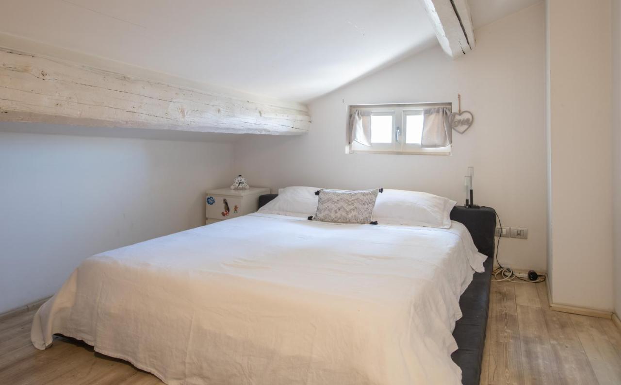 Stunning Floor Flat In The Heart Of - With Car Park *