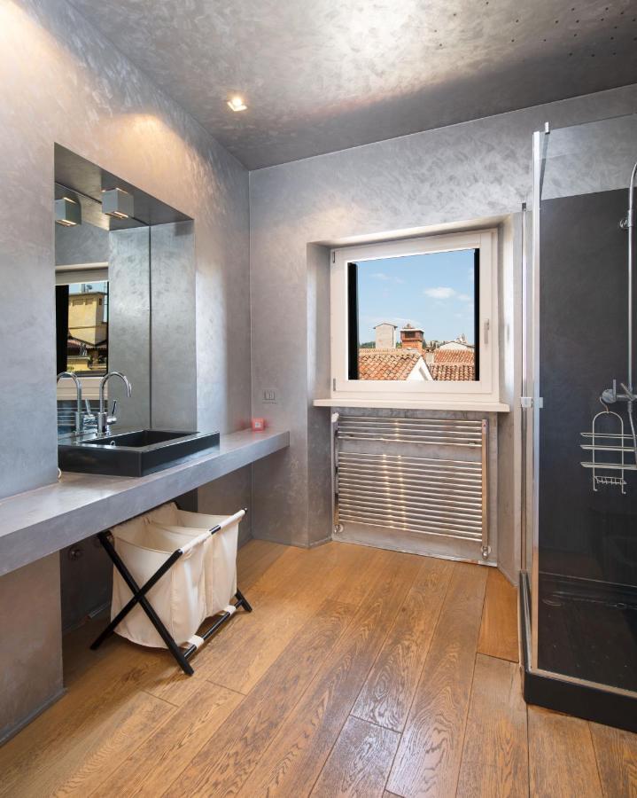 Apartment Stunning Floor Flat In The Heart Of - With Car Park *
