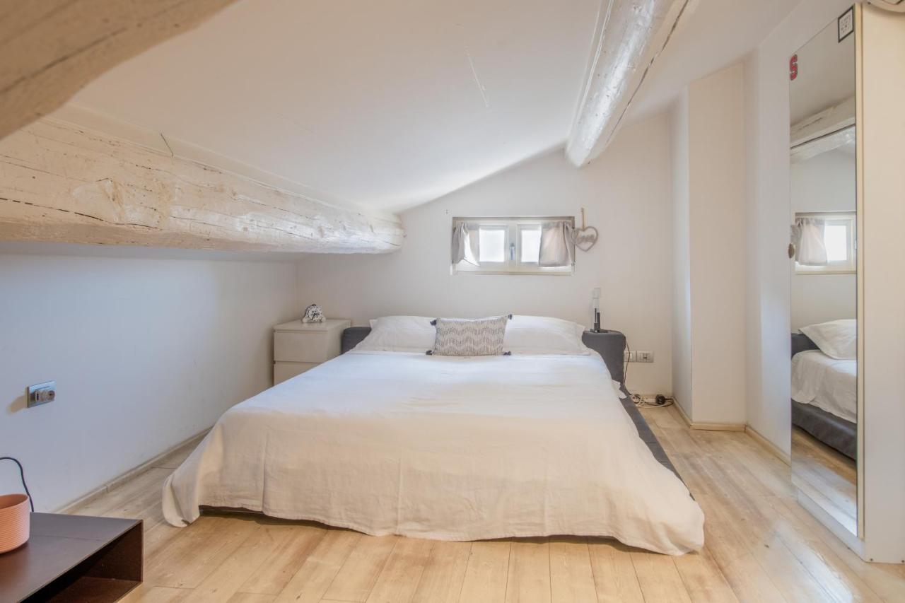 Stunning Floor Flat In The Heart Of - With Car Park
