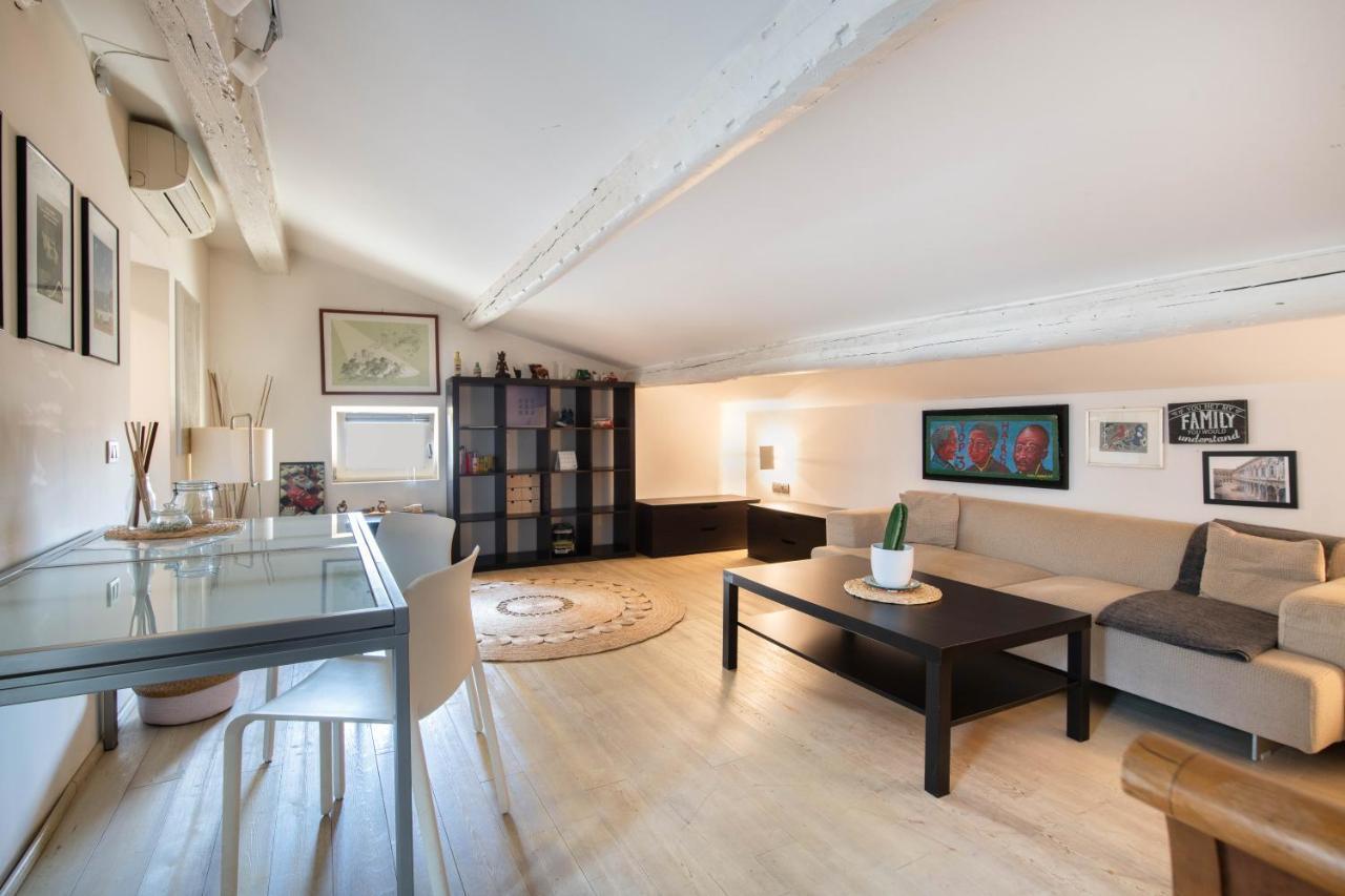 Stunning Floor Flat In The Heart Of - With Car Park