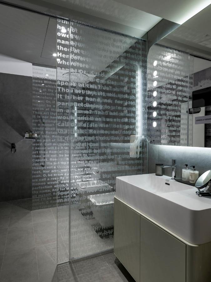 Lords Of Luxury *