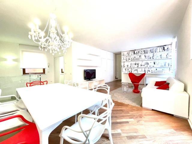 Apartment Domus - Ampia Moderna Casa Su 2 Piani Nel Cuore Di