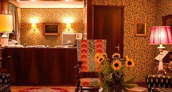 Aparthotel House
