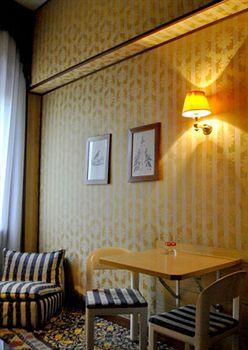 Aparthotel House