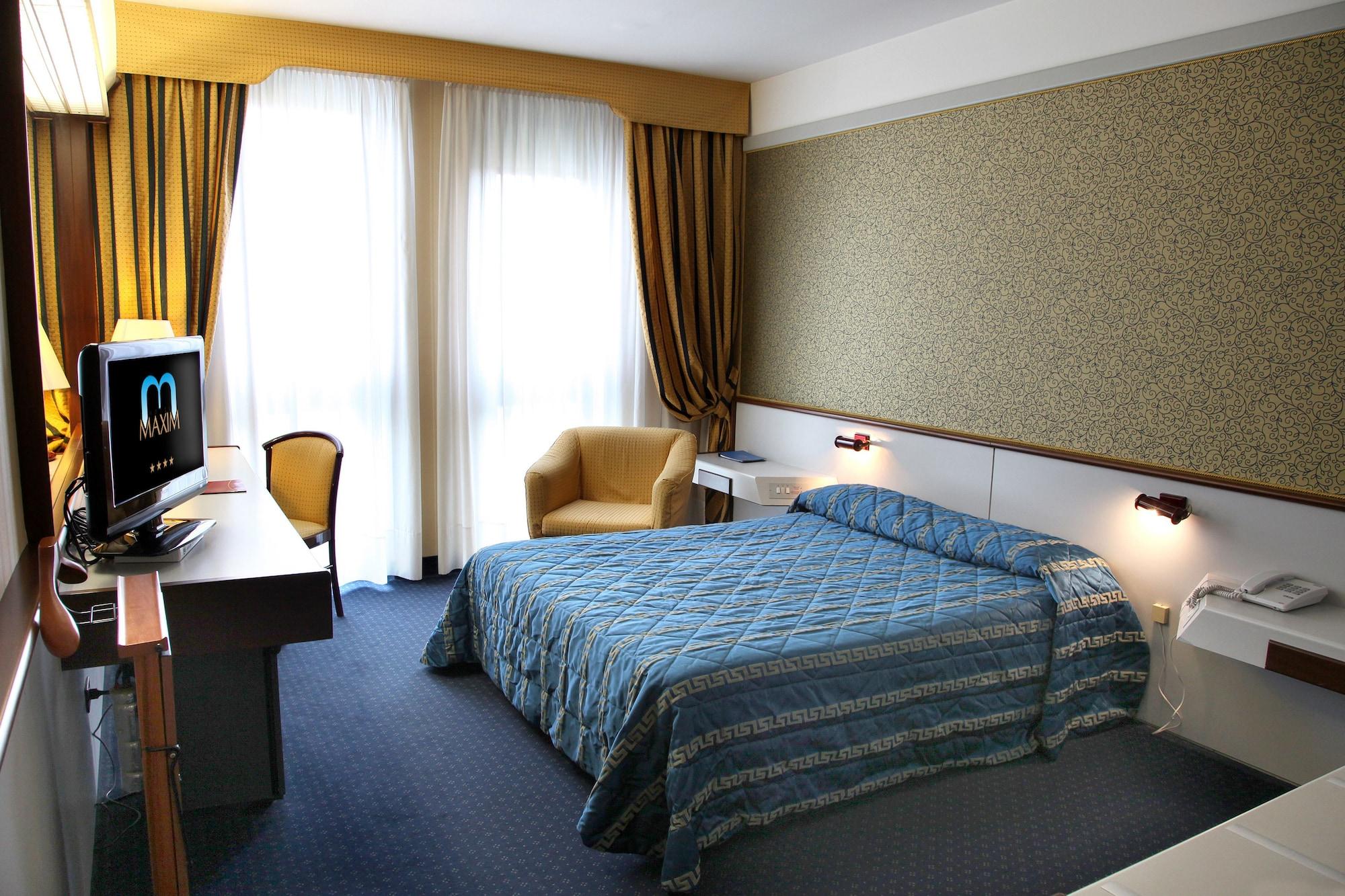 Maxim Hotel 4*