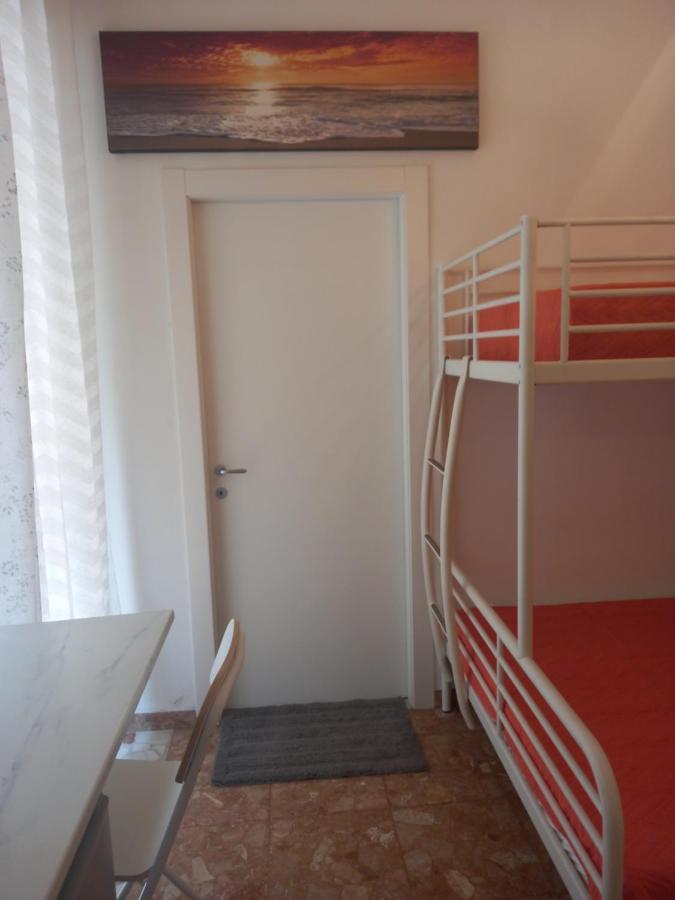 Minihouselarissa Diverona Guest house *