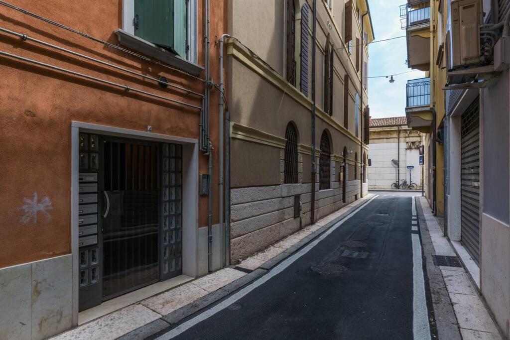 ***penthouse 4 Min To Arena Inside Fortress ! Apartment *