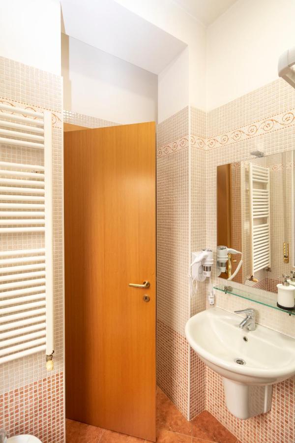 Vitti's 3 Guest house