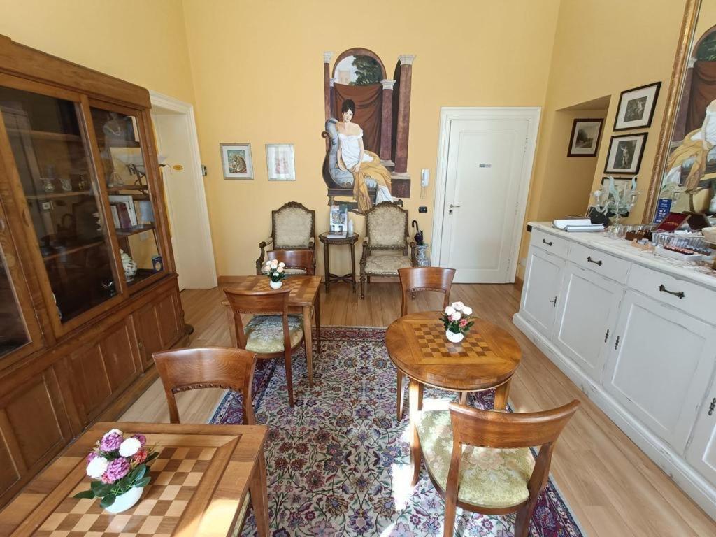 Casa Esvael 2*