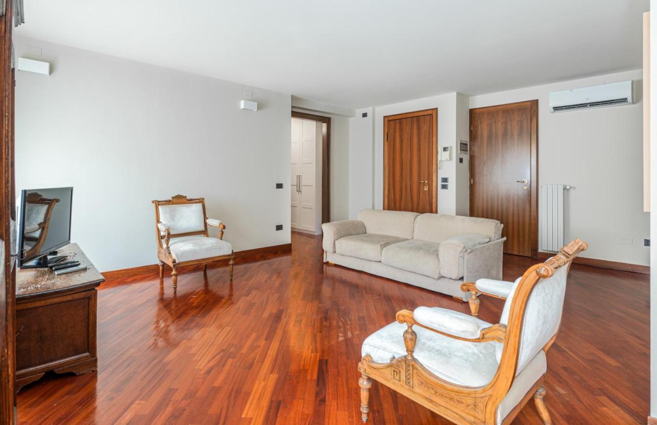 Cozy 2 Bedroom In The Heart Of Apartment