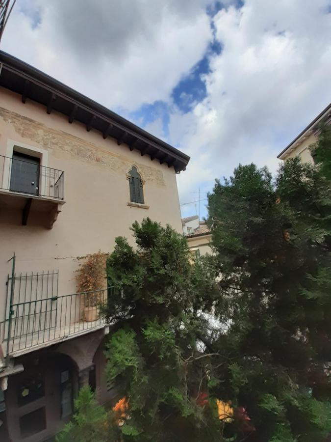 Abbraccio Di *
