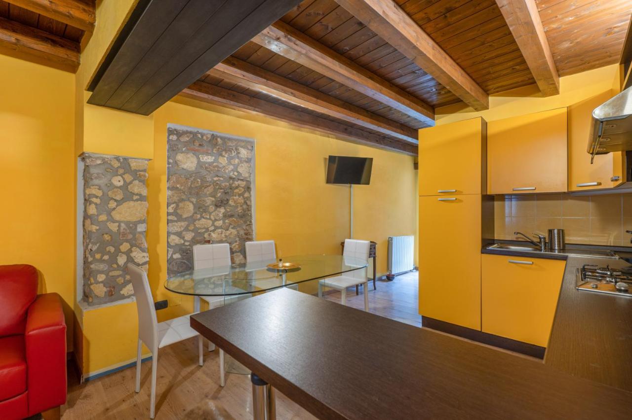 Stylish 2 Bedroom With Balcony Apartment *