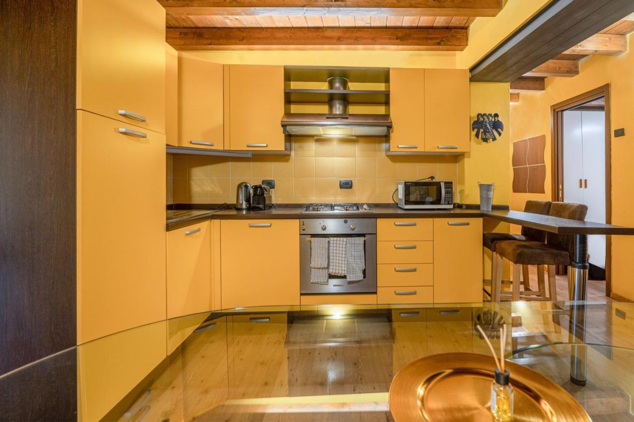 Stylish 2 Bedroom With Balcony Apartment *