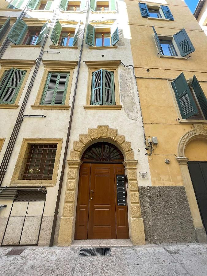 Magnolia - Piazza Delle Erbe *