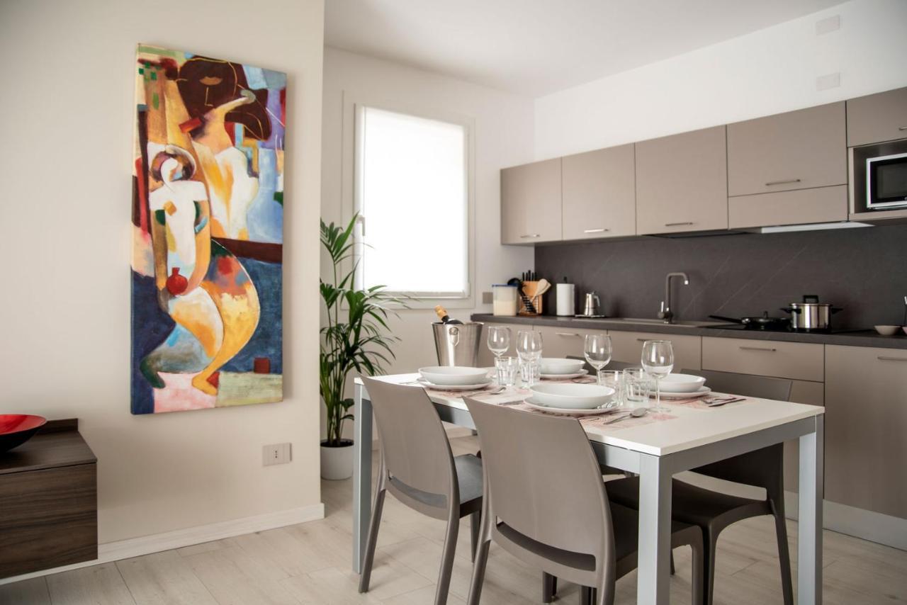Apartment Camelot Red - *