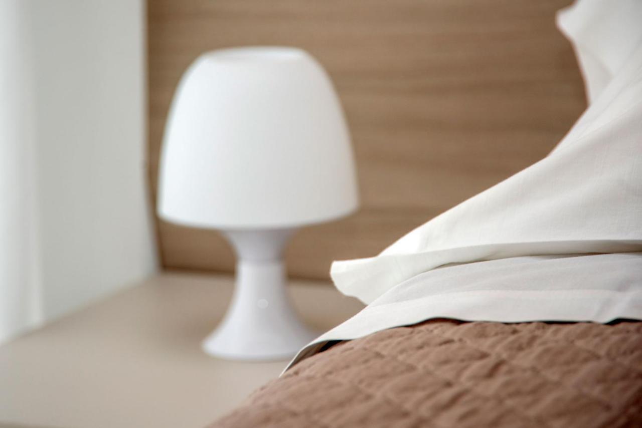 Apartment Camelot Red - *