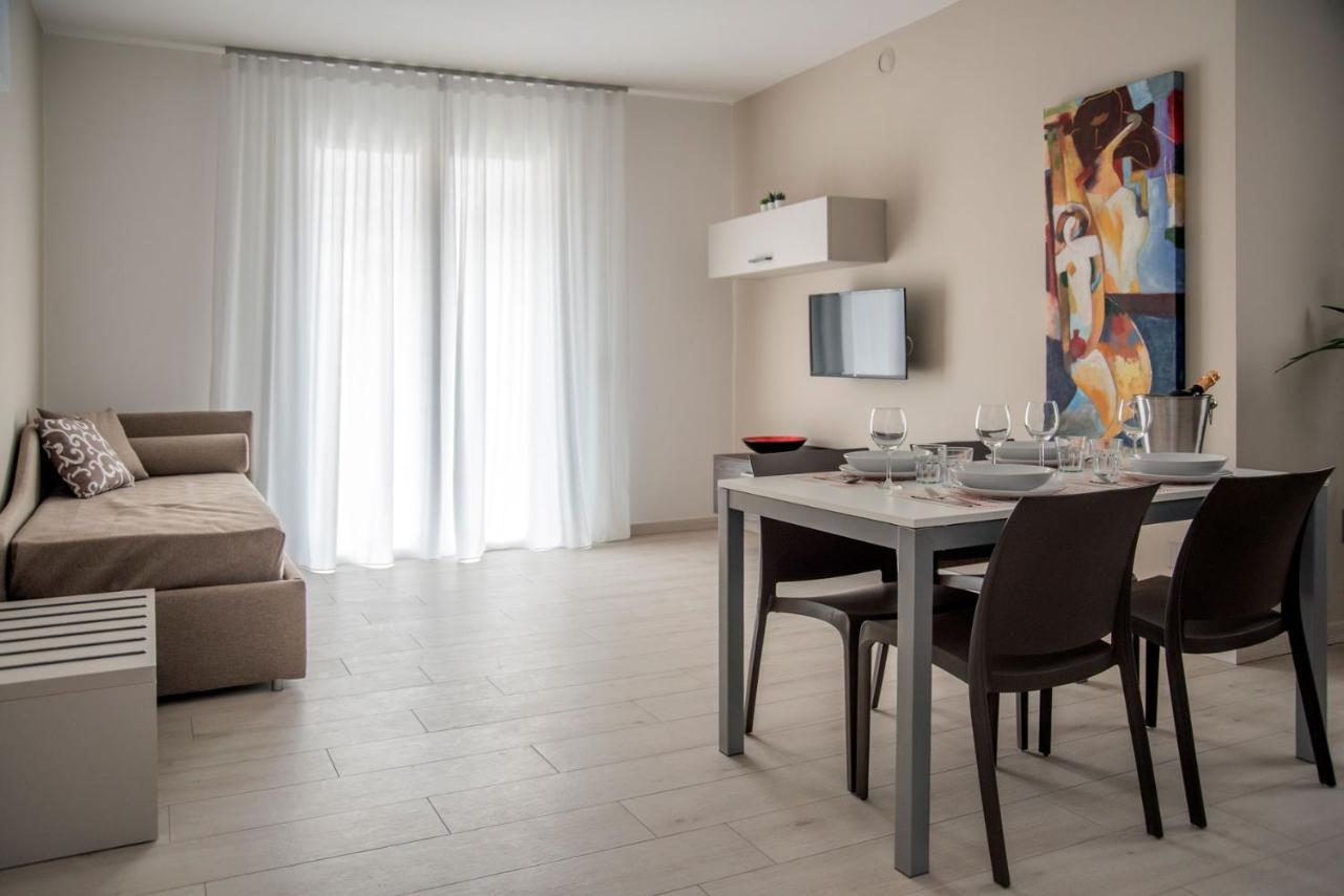 Apartment Camelot Red -