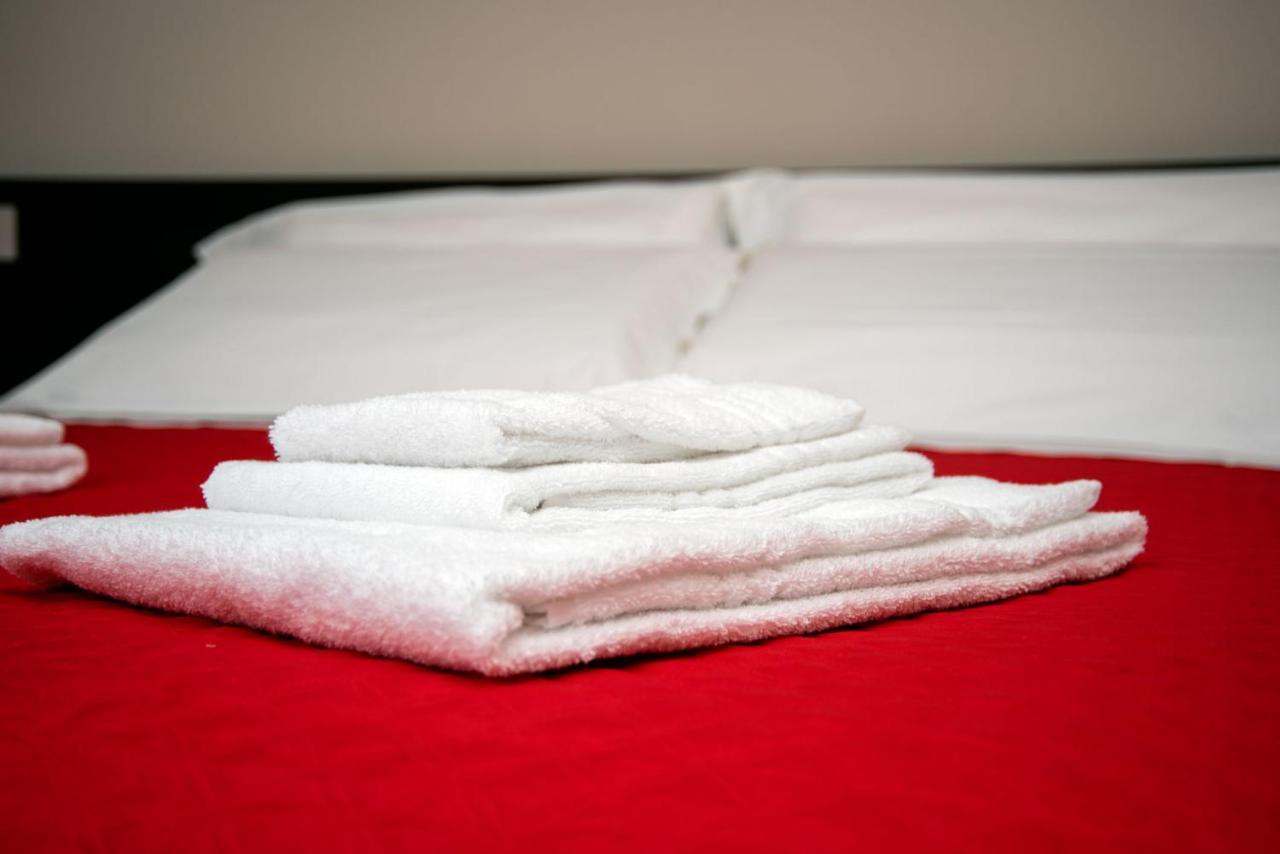 Camelot Red -