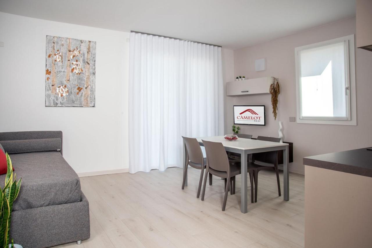 Camelot Red - Apartment