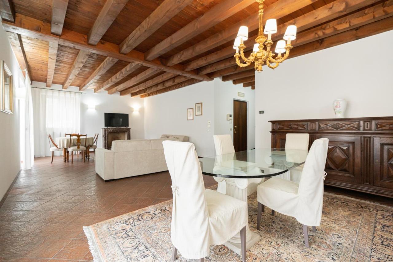 Domus - Centralissima E Antica Residenza Cappello Apartment *