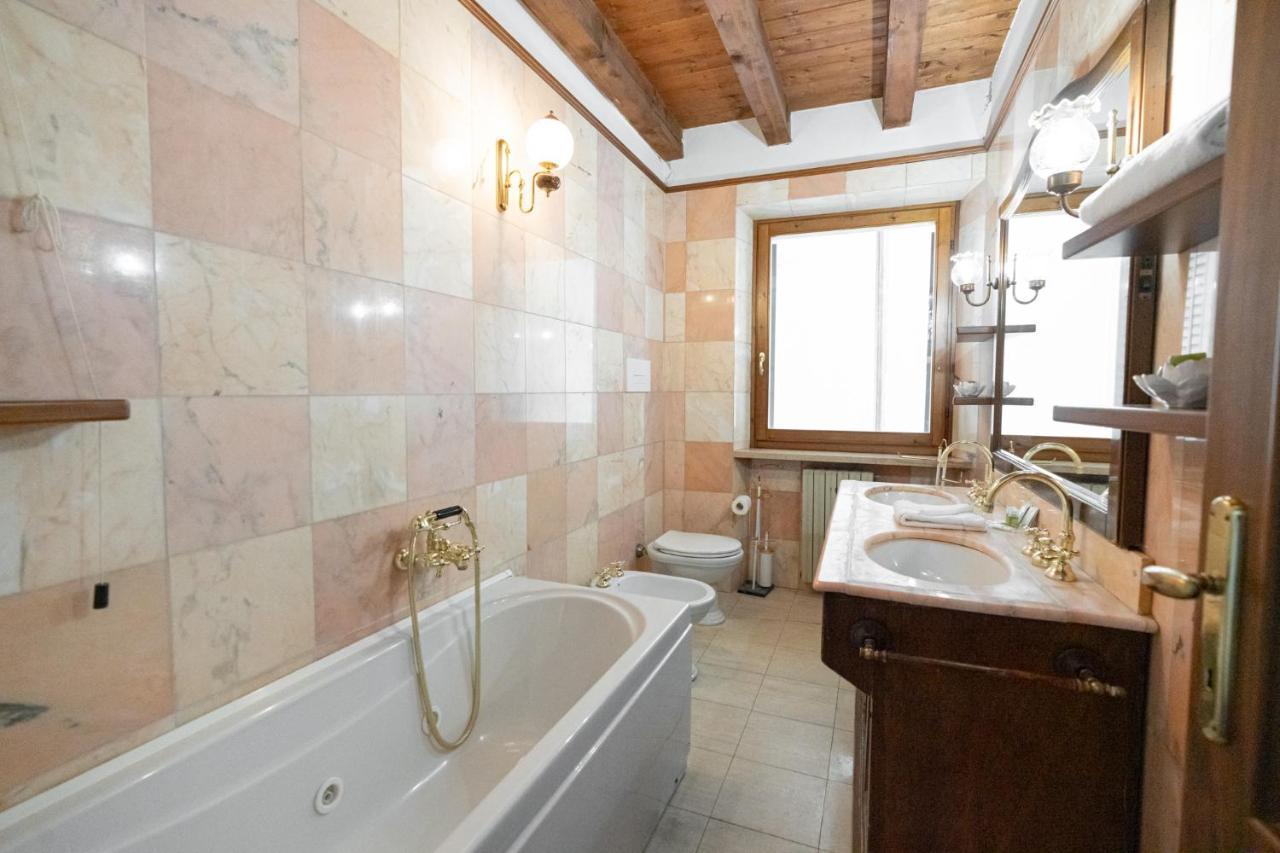 Apartment Domus - Centralissima E Antica Residenza Cappello Verona