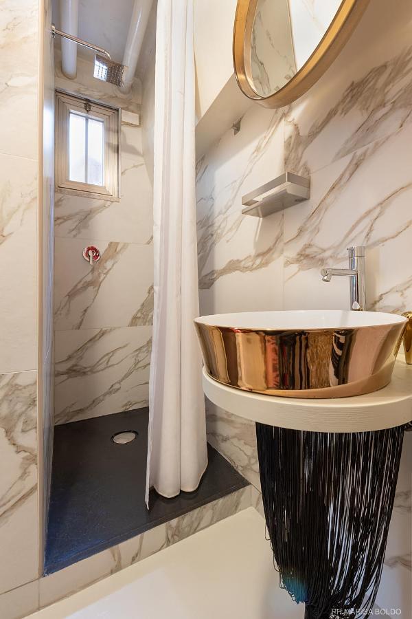 Billie's Flat Red - Art & Design In Historic Centre