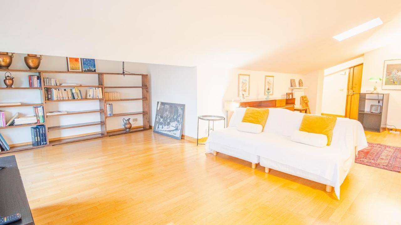 Apartment Mansarda Fontana Ferro - Italian Homing Verona
