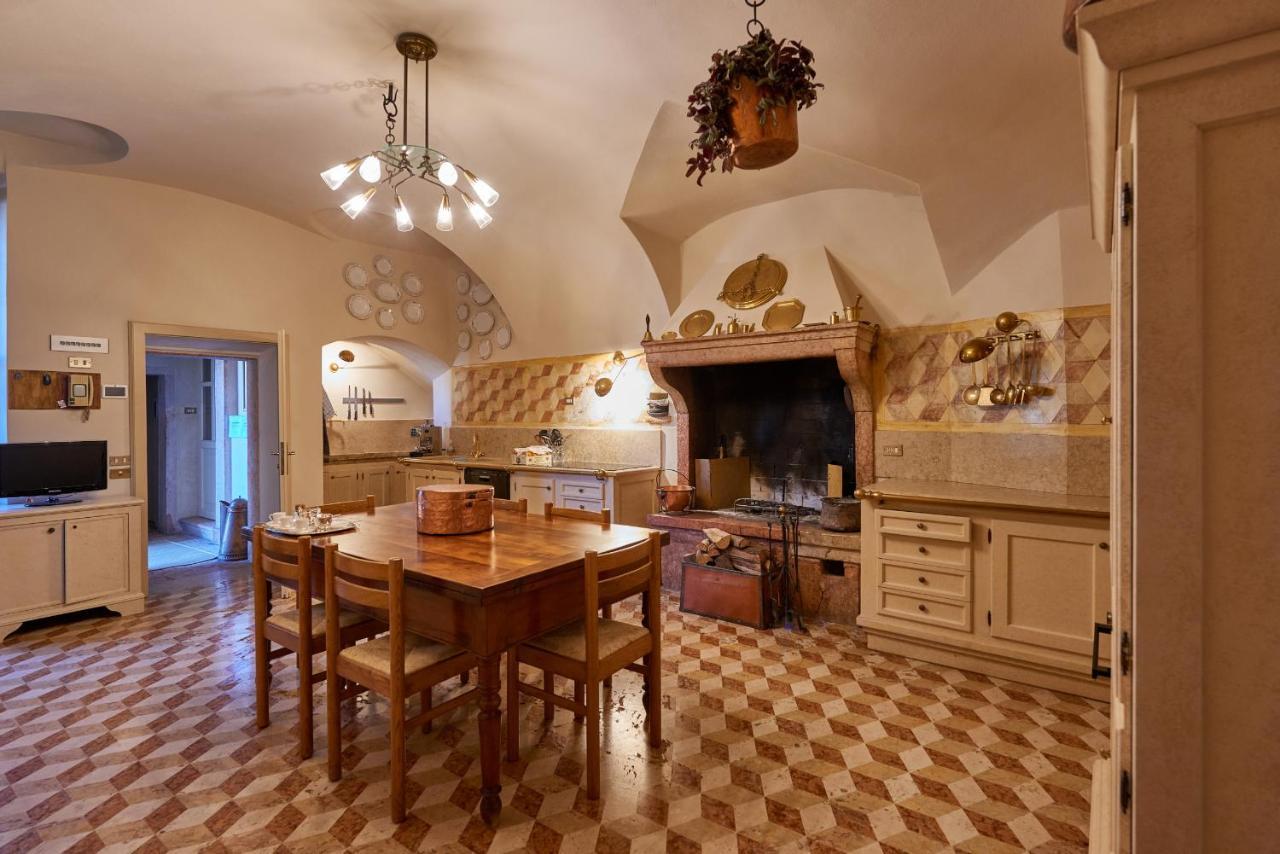 Villa Torre Di Terzolan With Pool, Jacuzzi And Golf Putt