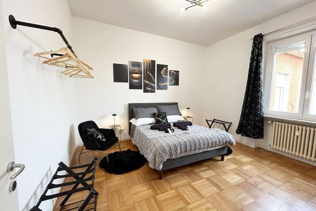 With Free Parking 5 Minutes Walk From Arena *