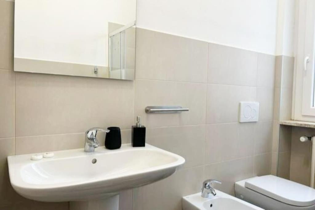 With Free Parking 5 Minutes Walk From Arena Apartment Verona