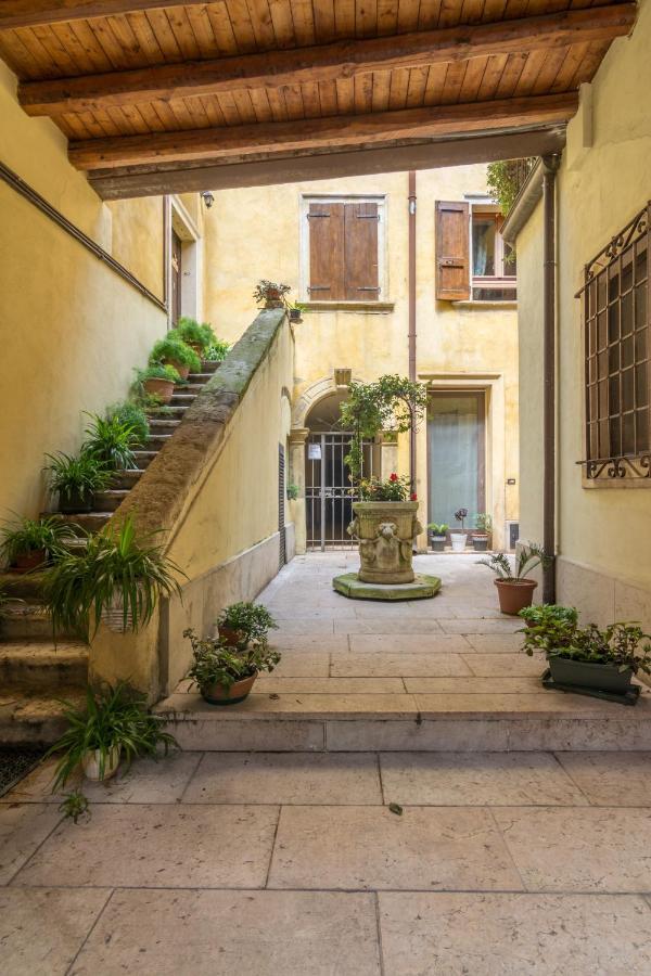 Appartamento Ponte Pietra No 5 Sulla Romantica Scalinata Verona