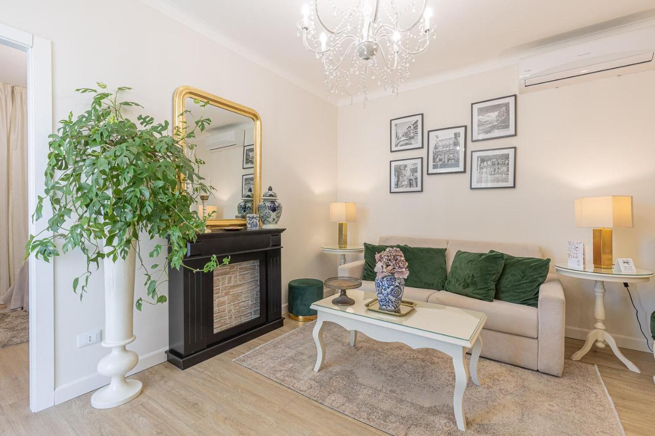 Crys: Apartments, Holiday, Business,