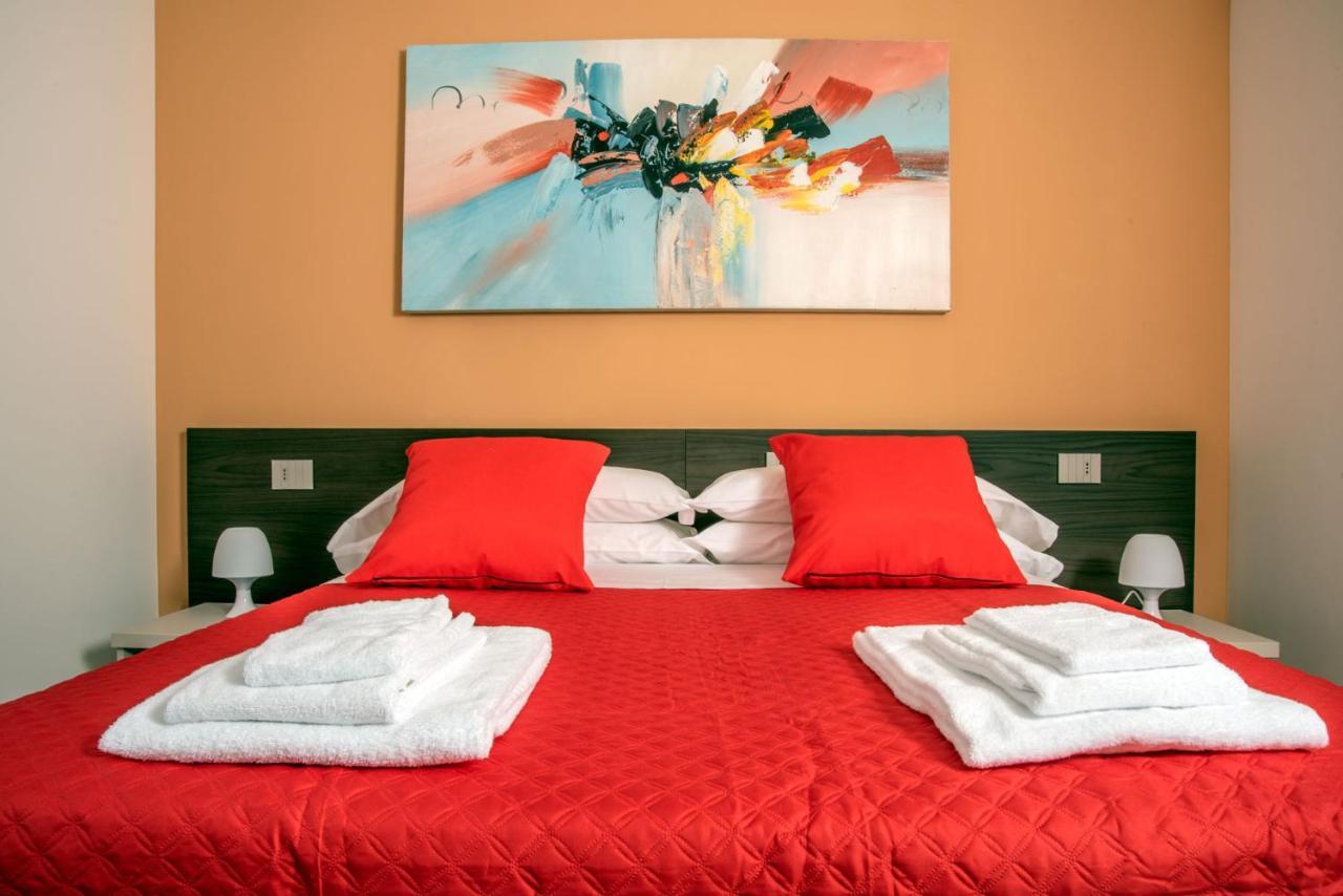 Apartment Camelot Red - *
