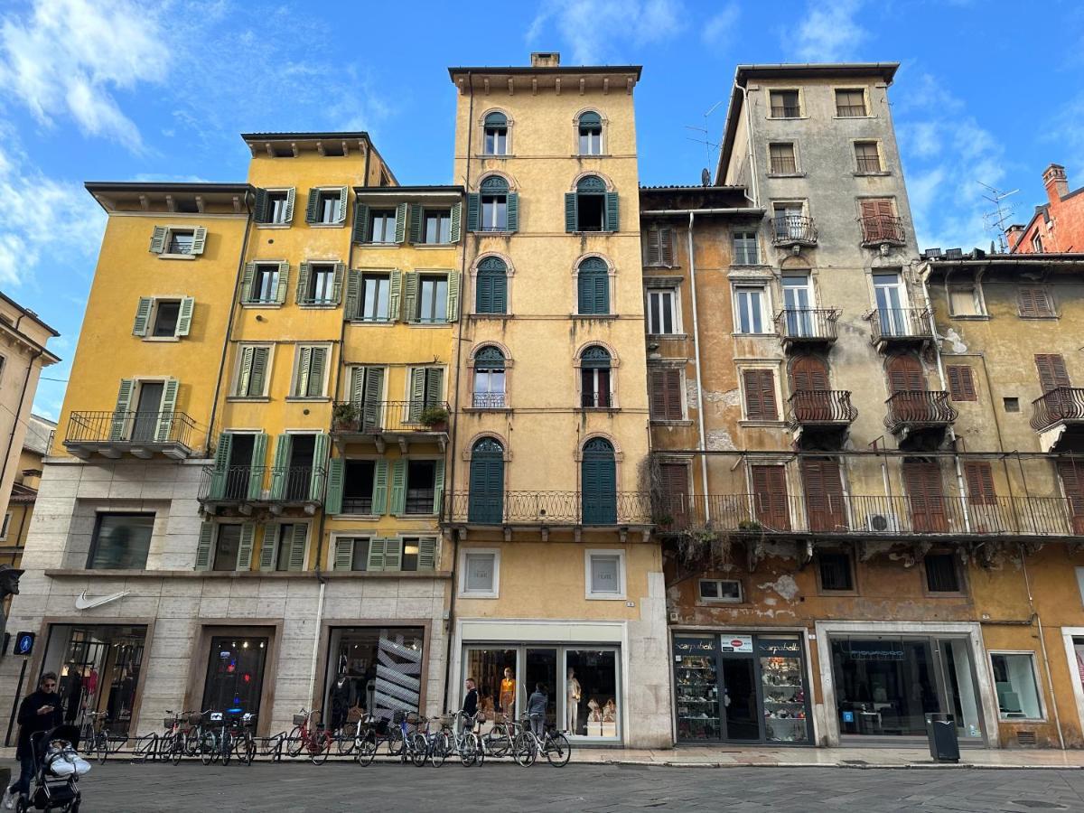 Huoneisto Luxury Flats Piazza Erbe, Floor 3 Verona