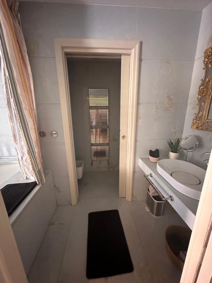 Apartment Luxury Flats , Piazza Erbe With Balcony On Main Square Verona