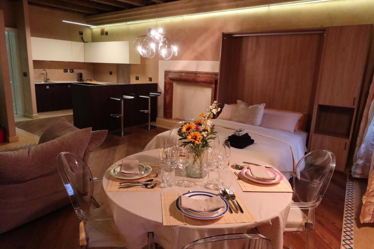 Luxury Flats Piazza Erbe, Floor 3 Huoneisto