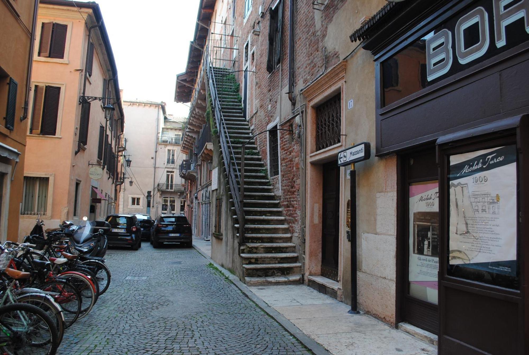 Apartment Dreaming Mazzanti 11